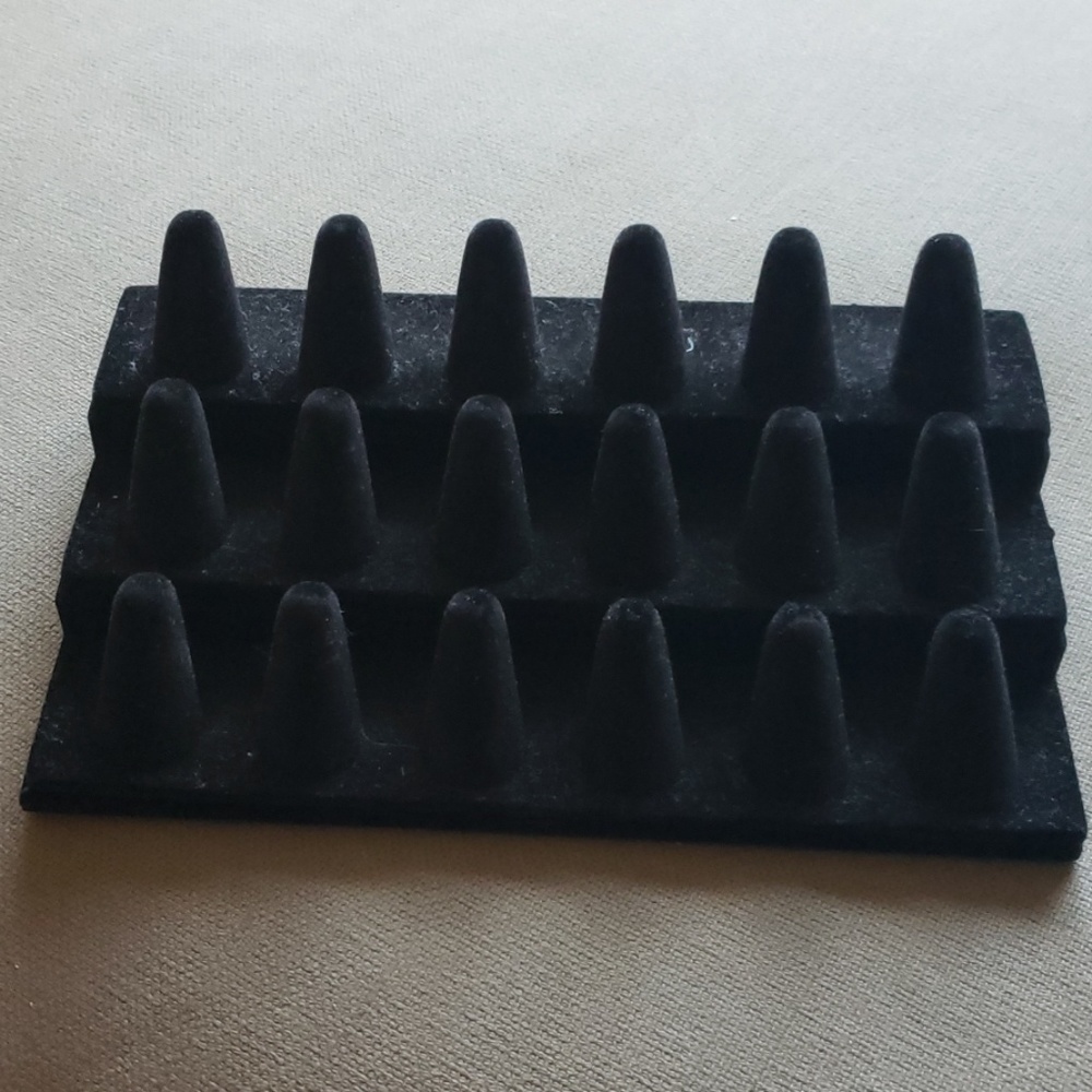 Three-tier velvet ring display
